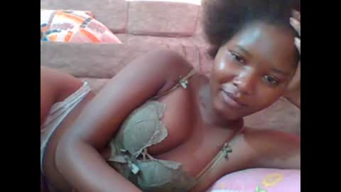 Snapshot of hotbabbee chatting on 02-05-25, 01:00 love online show from 02-05-25, 01:00