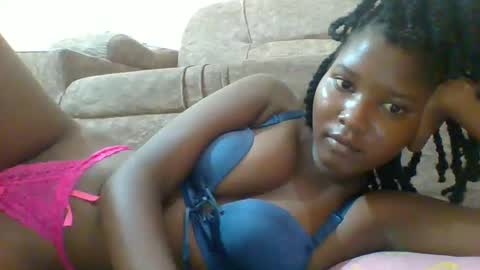 Snapshot of hotbabbee chatting on 02-09-25, 06:58 love online show from 02-09-25, 06:58