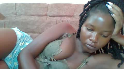 Snapshot of hotbabbee chatting on 03-12-25, 09:44 love online show from 03-12-25, 09:44