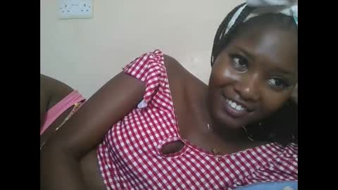 Snapshot of hotbabbee chatting on 10-11-25, 10:47 love online show from 10-11-25, 10:47