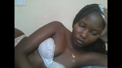 Snapshot of hotbabbee chatting on 10-15-25, 09:09 love online show from 10-15-25, 09:09