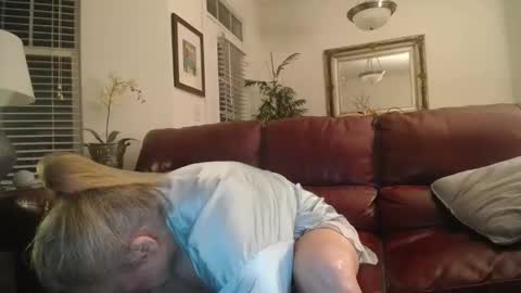 hotblondemilf1962 online show from 10-29-25, 09:11