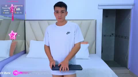 Snapshot of hotboy21_ chatting on 09-28-25, 03:34 hotboy21_ online show from 09-28-25, 03:34