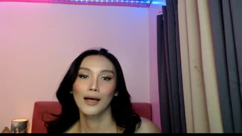 Snapshot of hotbunny_12 chatting on 12-07-24, 03:19 Kylie online show from 12-07-24, 03:19