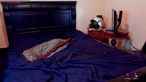 Snapshot of hotcountryboy94 chatting on 12-14-25, 01:22 Yikes online show from 12-14-25, 01:22