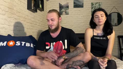 Snapshot of hotcoupleee2020 chatting on 12-16-24, 01:43 YounHotCouple online show from 12-16-24, 01:43