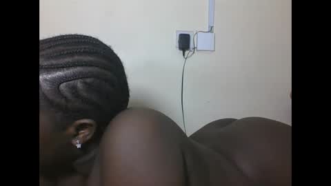 Snapshot of hotebbbyy chatting on 12-30-24, 10:12 EBBY online show from 12-30-24, 10:12