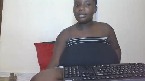 Snapshot of hotebbbyy chatting on 01-04-25, 12:05 EBBY online show from 01-04-25, 12:05