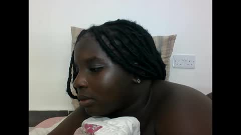 Snapshot of hotebbbyy chatting on 09-27-25, 11:37 EBBY online show from 09-27-25, 11:37