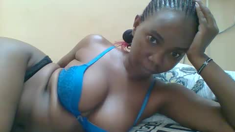 Queen online show from 11-17-25, 06:14