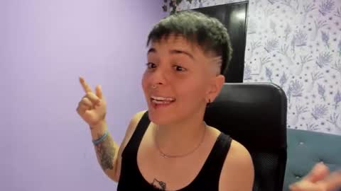 hannah online show from 10-31-25, 02:23