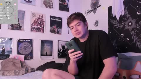 Snapshot of hothoneychile chatting on 01-26-25, 12:37 Sam and Nico online show from 01-26-25, 12:37