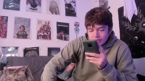 Snapshot of hothoneychile chatting on 02-14-25, 12:30 Sam and Nico online show from 02-14-25, 12:30