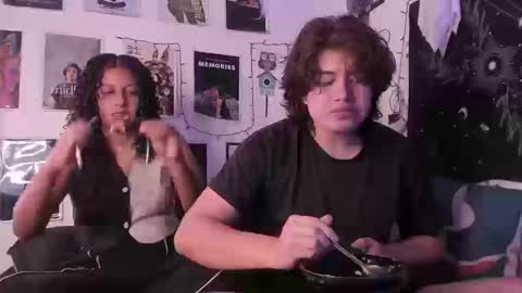 Snapshot of hothoneychile chatting on 09-11-25, 02:39 Sam and Nico online show from 09-11-25, 02:39