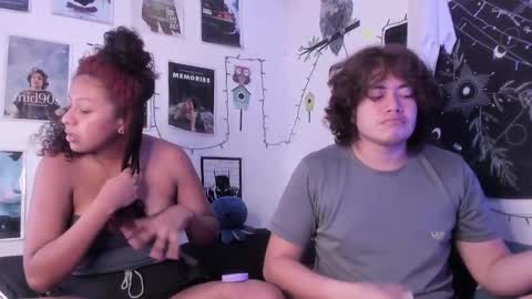 Snapshot of hothoneychile chatting on 09-19-25, 04:51 Sam and Nico online show from 09-19-25, 04:51