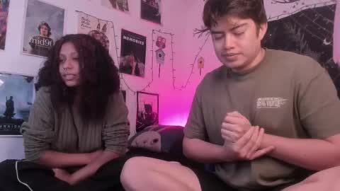 Snapshot of hothoneychile chatting on 11-24-25, 04:01 Sam and Nico online show from 11-24-25, 04:01