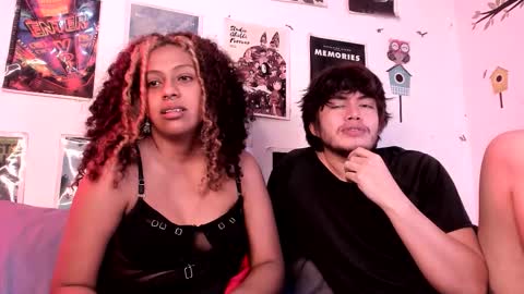 Snapshot of hothoneychile chatting on 02-05-26, 03:11 Sam and Nico online show from 02-05-26, 03:11