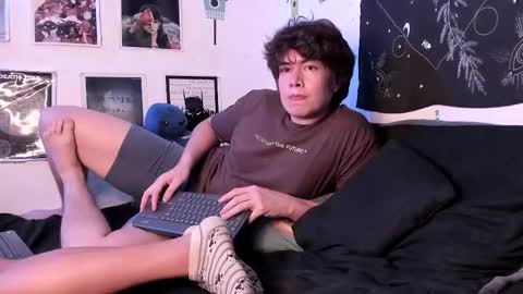 Snapshot of hothoneychile chatting on 02-18-26, 02:29 Sam and Nico online show from 02-18-26, 02:29