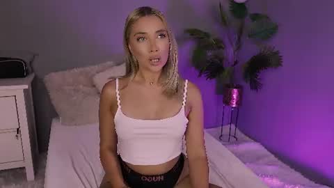 Snapshot of hotjessxx chatting on 06-21-26, 12:52 Maria online show from 06-21-26, 12:52