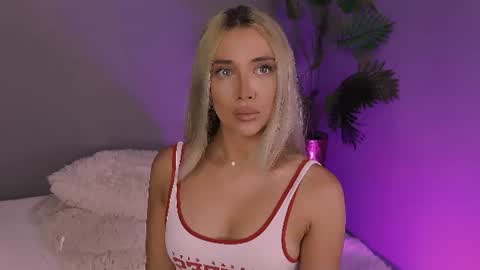 Snapshot of hotjessxx chatting on 06-24-26, 04:17 Maria online show from 06-24-26, 04:17