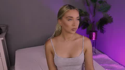 Snapshot of hotjessxx chatting on 06-25-26, 12:09 Maria online show from 06-25-26, 12:09