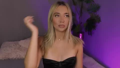 Snapshot of hotjessxx chatting on 07-08-26, 06:29 Maria online show from 07-08-26, 06:29