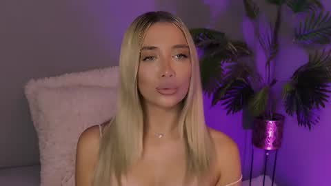 Snapshot of hotjessxx chatting on 07-10-26, 06:43 Maria online show from 07-10-26, 06:43