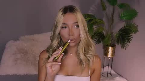 Snapshot of hotjessxx chatting on 07-25-26, 06:33 Maria online show from 07-25-26, 06:33
