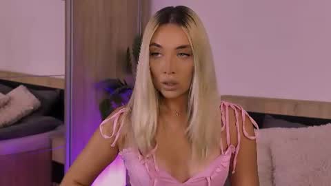 Snapshot of hotjessxx chatting on 08-04-26, 06:05 Maria online show from 08-04-26, 06:05