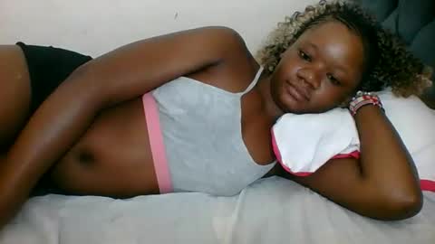 Snapshot of hotjeylee chatting on 05-31-26, 01:03 LOYCE online show from 05-31-26, 01:03