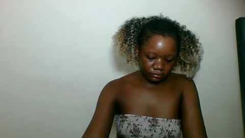 Snapshot of hotjeylee chatting on 06-08-26, 01:28 LOYCE online show from 06-08-26, 01:28