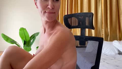 Kate  stream  1200 pm -800 pm UTC 7 online show from 02-02-25, 07:41