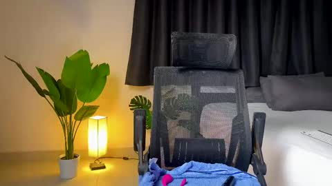 Kate  stream  1200 pm -800 pm UTC 7 online show from 09-11-25, 10:59