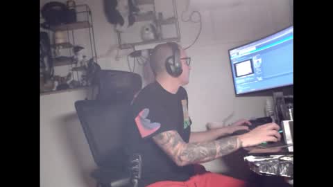 Snapshot of hotkinkytat chatting on 12-14-25, 05:24 hotkinkytat online show from 12-14-25, 05:24