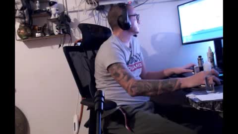 Snapshot of hotkinkytat chatting on 12-18-25, 12:33 hotkinkytat online show from 12-18-25, 12:33