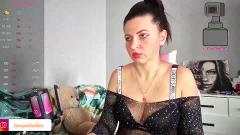 Snapshot of hotkleoo chatting on 03-03-25, 10:38 MistressM online show from 03-03-25, 10:38