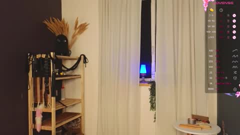 Snapshot of hotlaracroft chatting on 02-09-26, 05:06 Allison online show from 02-09-26, 05:06