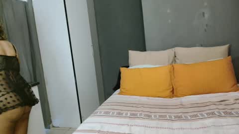 Snapshot of hotlilya chatting on 10-27-25, 08:07 hotlilya online show from 10-27-25, 08:07