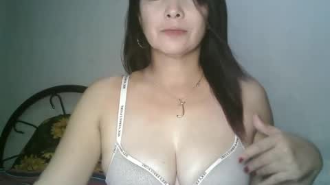 Snapshot of hotmamajen4u chatting on 05-14-26, 01:23 hotmamajen4u online show from 05-14-26, 01:23
