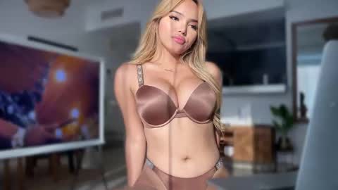 Snapshot of hotmissjessica chatting on 01-17-25, 12:21 Jessica Ortega online show from 01-17-25, 12:21