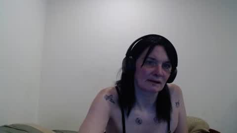 hotmodel1984 online show from 07-15-26, 02:28