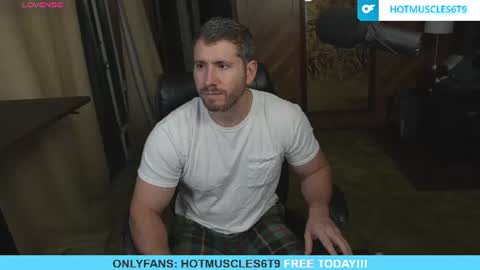 Snapshot of hotmuscles6t9 chatting on 06-22-26, 02:57 hotmuscles6t9 online show from 06-22-26, 02:57