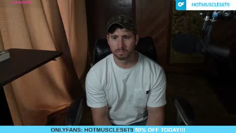 Snapshot of hotmuscles6t9 chatting on 07-15-26, 05:07 hotmuscles6t9 online show from 07-15-26, 05:07