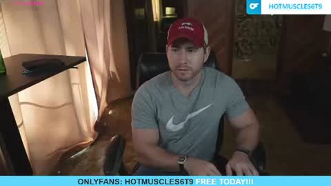 Snapshot of hotmuscles6t9 chatting on 07-27-26, 02:35 hotmuscles6t9 online show from 07-27-26, 02:35