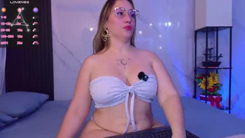 Snapshot of hotpawgmilf chatting on 05-06-26, 02:40 Sussy Bloom online show from 05-06-26, 02:40
