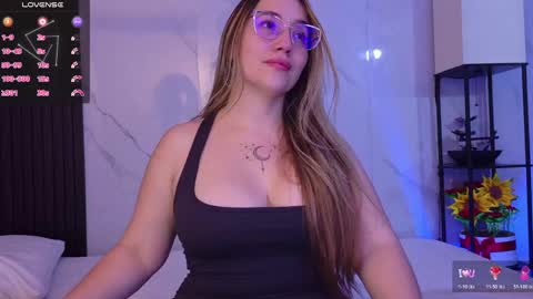 Snapshot of hotpawgmilf chatting on 05-30-26, 03:14 Sussy Bloom online show from 05-30-26, 03:14