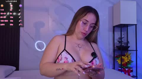 Snapshot of hotpawgmilf chatting on 06-06-26, 03:44 Sussy Bloom online show from 06-06-26, 03:44