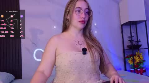 Snapshot of hotpawgmilf chatting on 06-14-26, 12:41 Sussy Bloom online show from 06-14-26, 12:41
