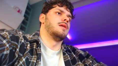 Snapshot of hotpolishsausage chatting on 12-04-25, 02:10 Jason online show from 12-04-25, 02:10