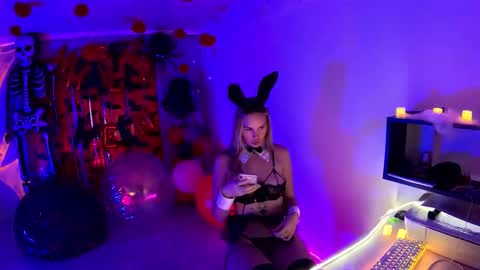 Snapshot of hotprincess2hot chatting on 10-31-25, 02:18 hotprincess2hot online show from 10-31-25, 02:18